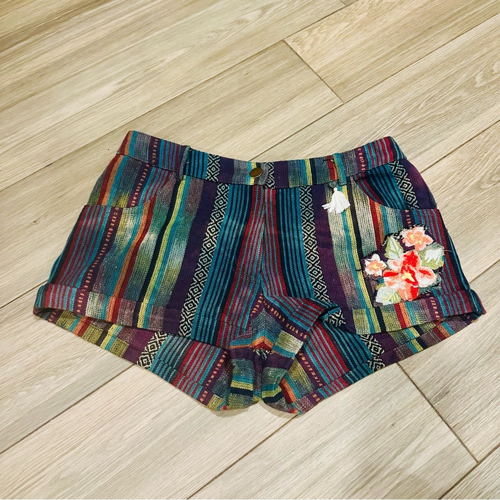 Z&L striped shorts with floral embroidery
